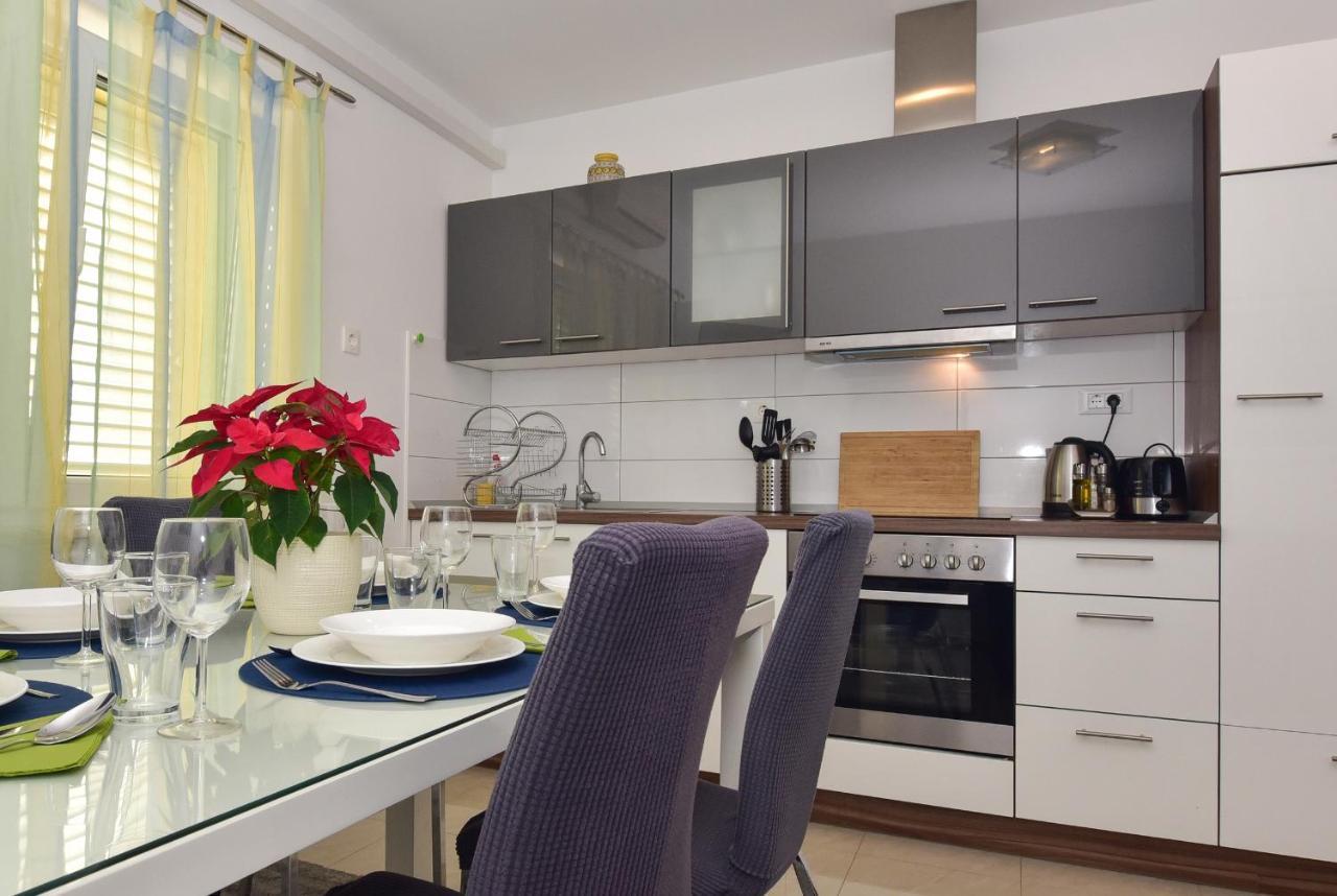 Apartment Antonio Makarska