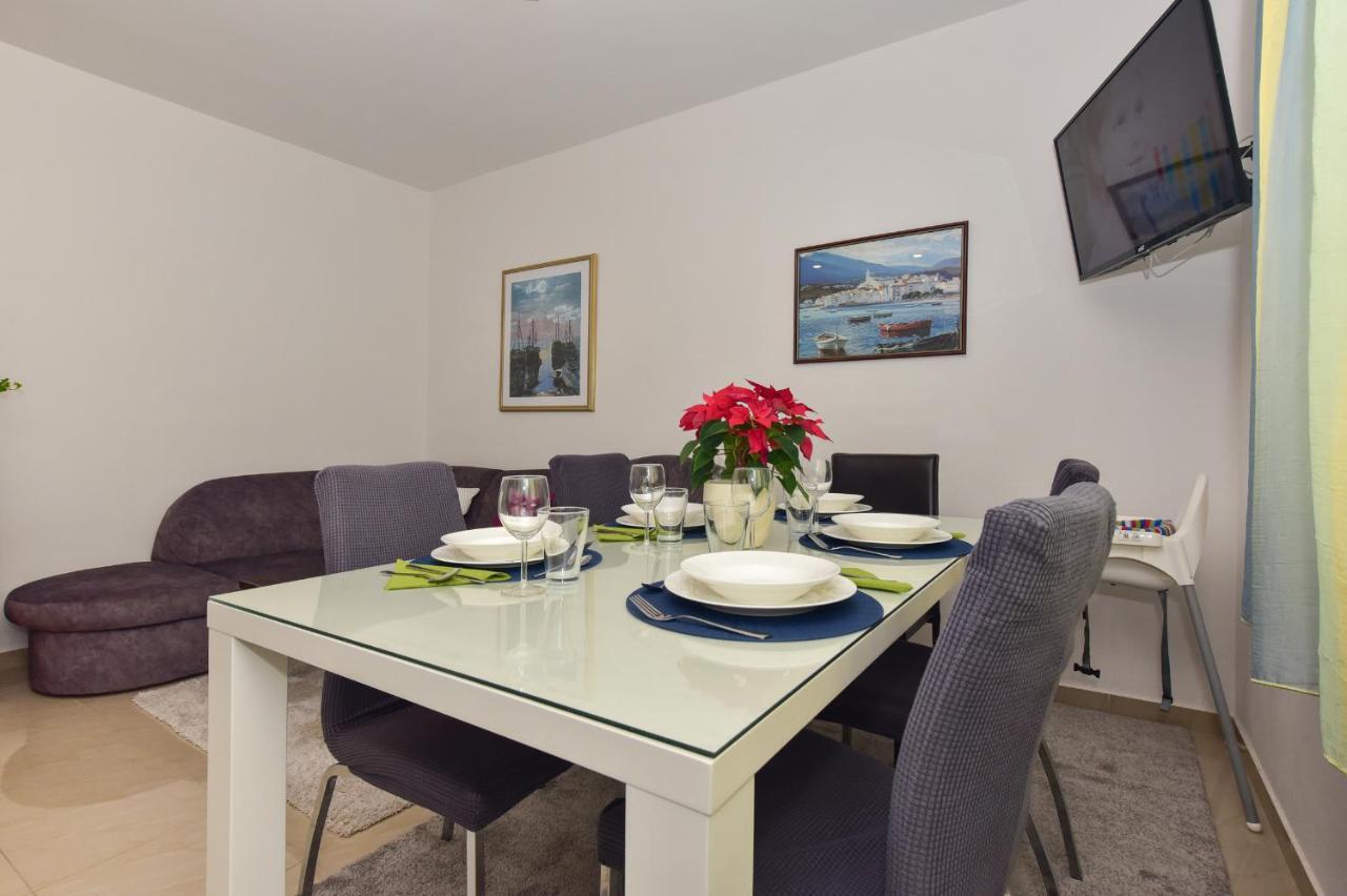Apartment Antonio Makarska